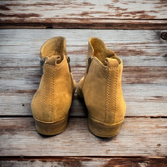 LUCKY Boots with Sassy Embroidered Flower Design Size 11 - Picture 4 of 6